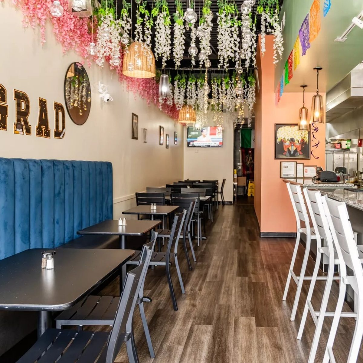 35 Seats, Full Bar, Big Flavor